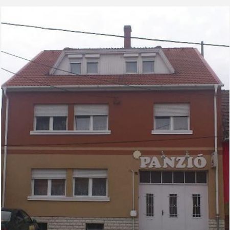 Hotel Napsugar Panzio Vác Exterior foto